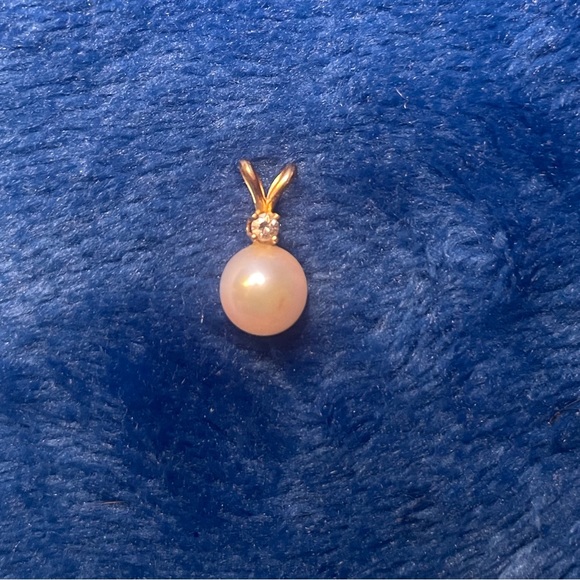 Pearl and Diamond Necklace Pendant - Picture 3 of 4